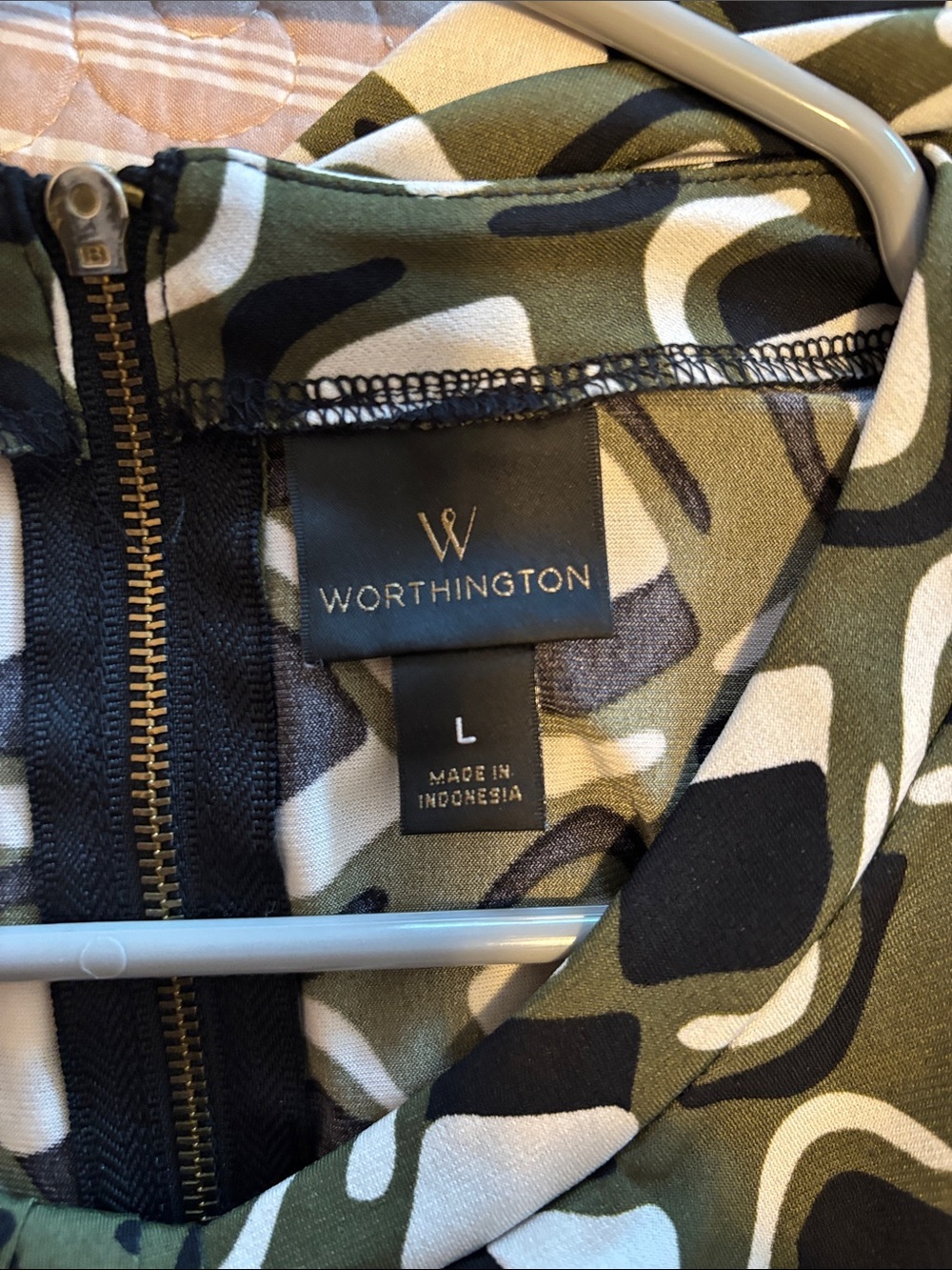 Worthington Olive Green Black White Geometric Cap Sleeve Blouse - Picture 3 of 3